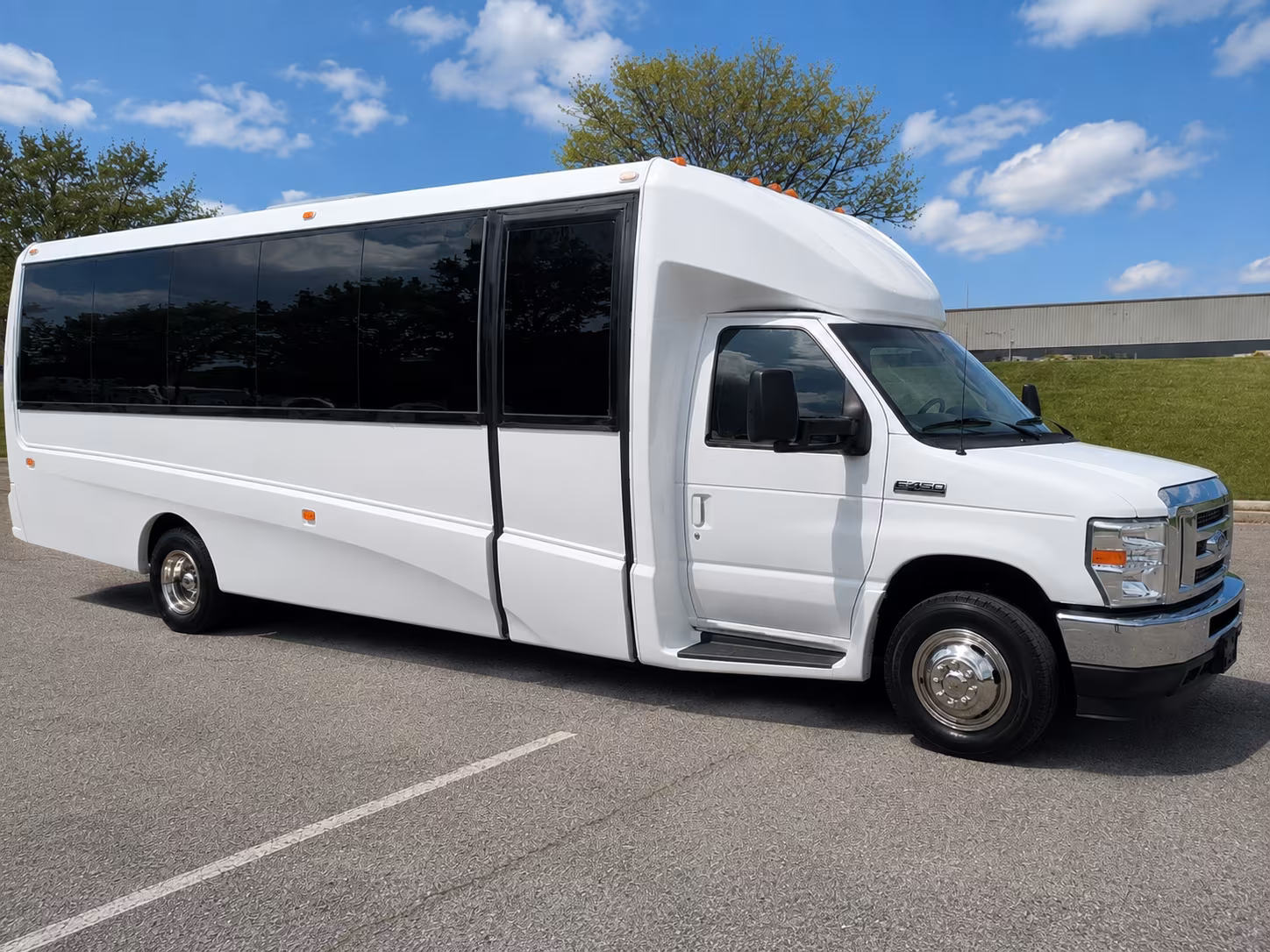 uconn huskies transportation from meriden to xl center and rentschler field